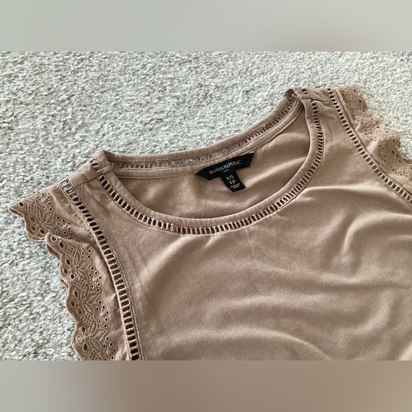 Banana Republic Lace Trimmed Tank - Picture 2 of 4